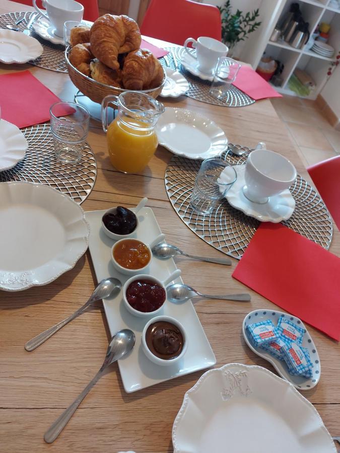 Le Moulin De L'Etang Hotel Chaneins Екстериор снимка